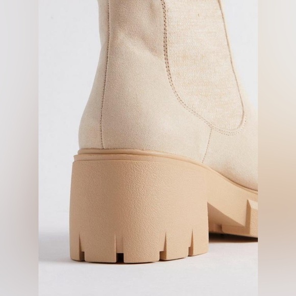 NWT $76 Torrid SWEATER GORE CHELSEA Boots TAN BEIGE Size 7 WW Extra Wide Fit - Picture 5 of 14